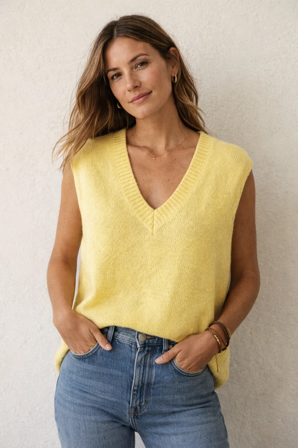 Pull sans Manches Col V Mohair – Image 3